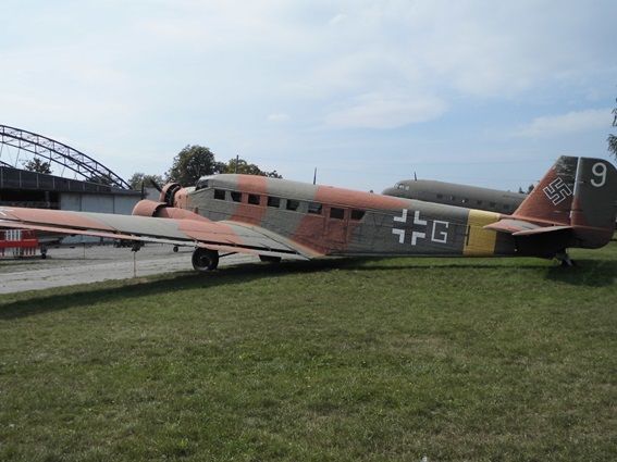 Tour por el museo del ejército del aire (bajo demanda)
